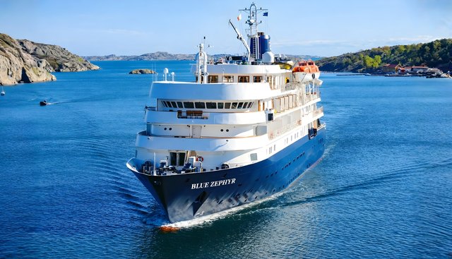 BLUE ZEPHYR yacht charter 5