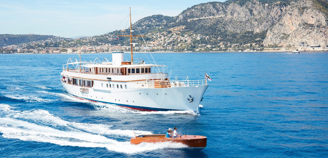 MALAHNE YACHT CHARTER yacht charter