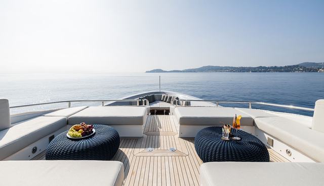 LES BRUXELLOIS yacht charter 2