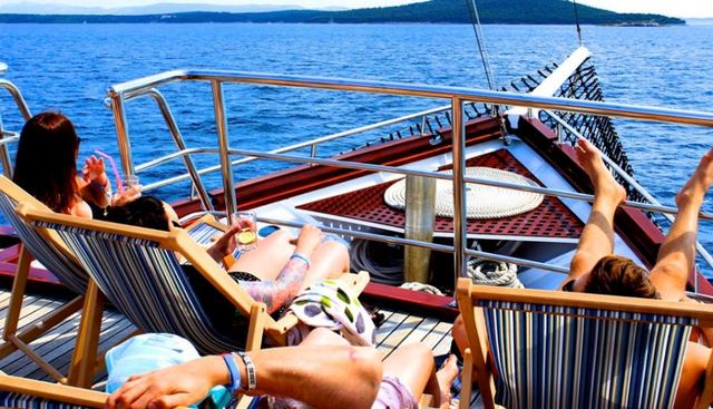 MAGELLAN yacht charter 5