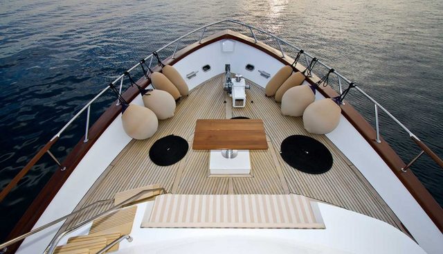 AURIANE yacht charter 3