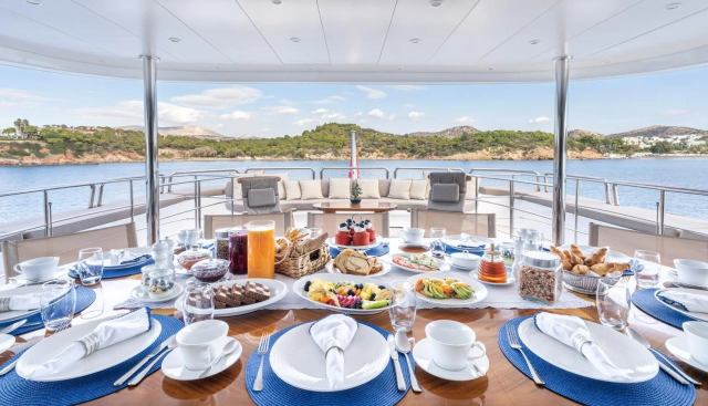 LADY G II yacht charter 3