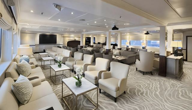 BLUE ZEPHYR yacht charter 3