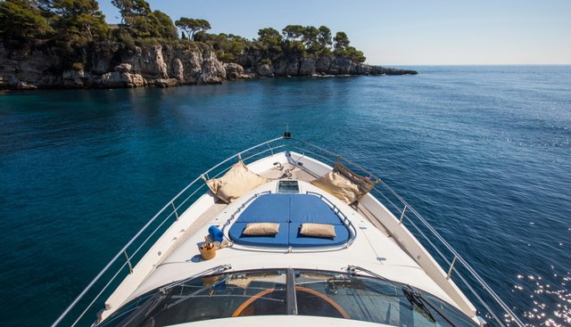 D5 yacht charter 2