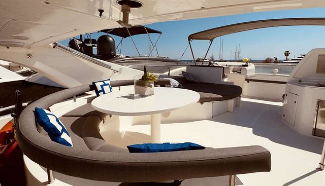 ARCELIA yacht charter 4