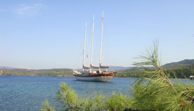 GEM yacht charter 3
