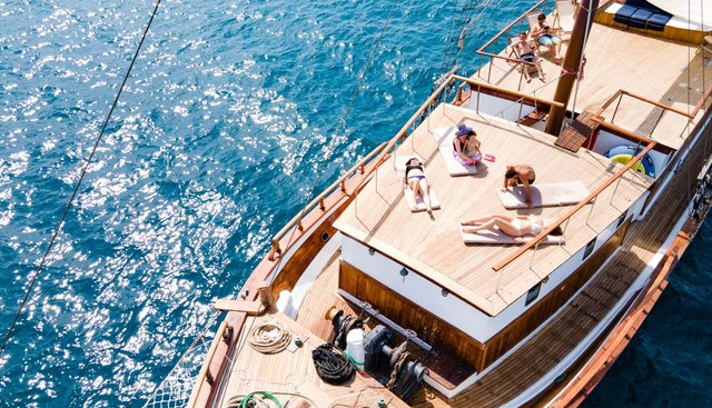 AEGEOTISSA II yacht charter 3