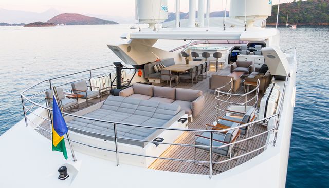 YUTORI yacht charter 4