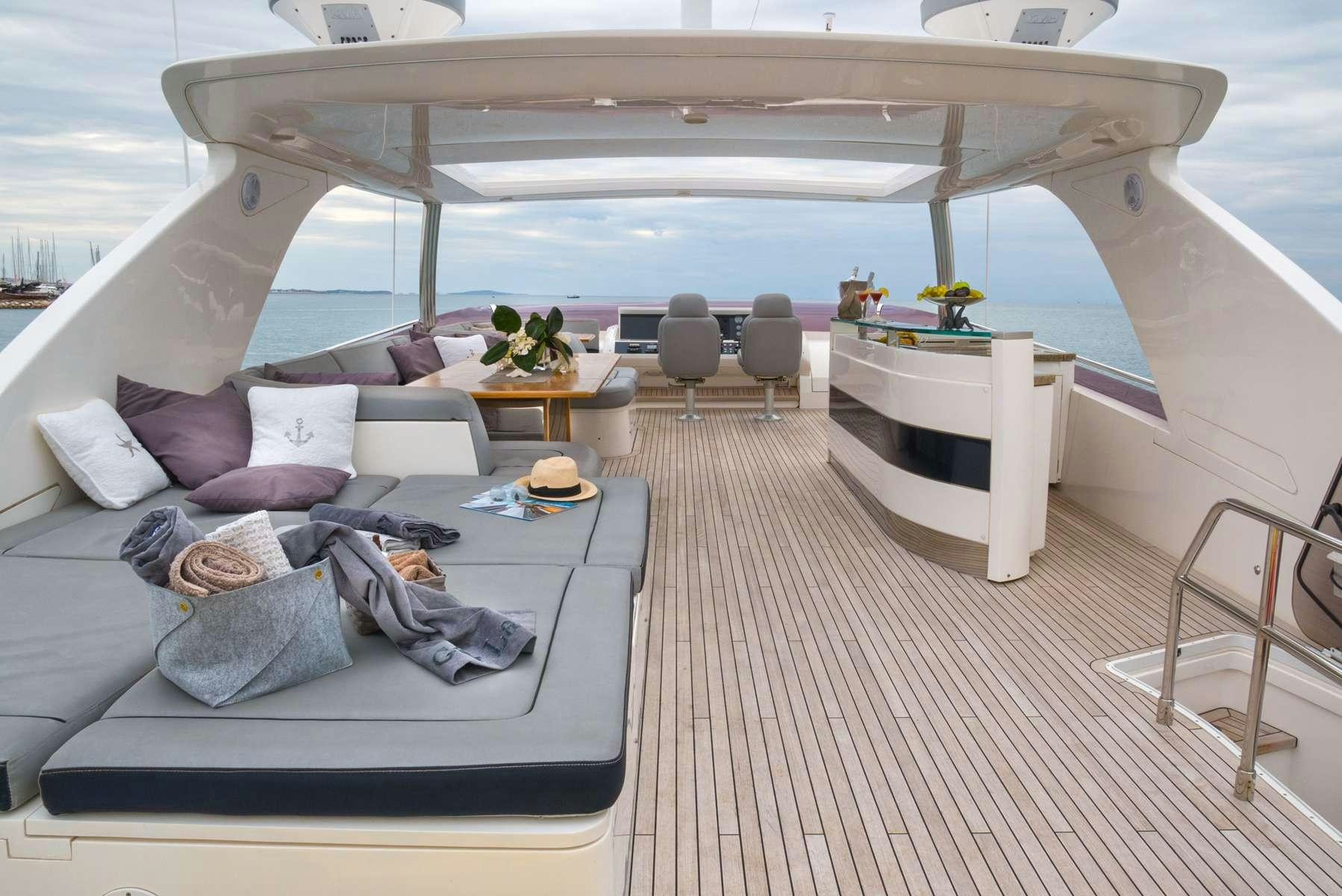 4 LIFE yacht charter 4