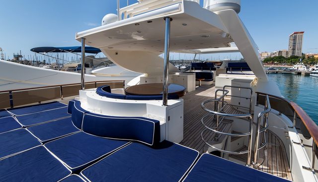 B TWO yacht charter 3