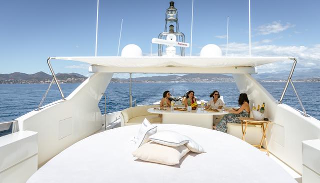 BEIJA FLORE yacht charter 3