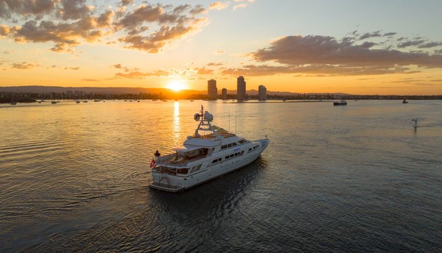 MISTRESS yacht charter 5