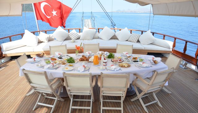 PAPA JOE yacht charter 4
