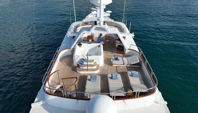 CHEETAH MOON yacht charter 3