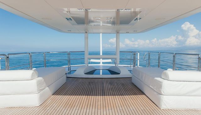 LADY IN BLUE yacht charter 4