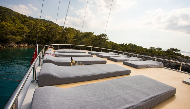 QUEEN OF RTT yacht charter 3