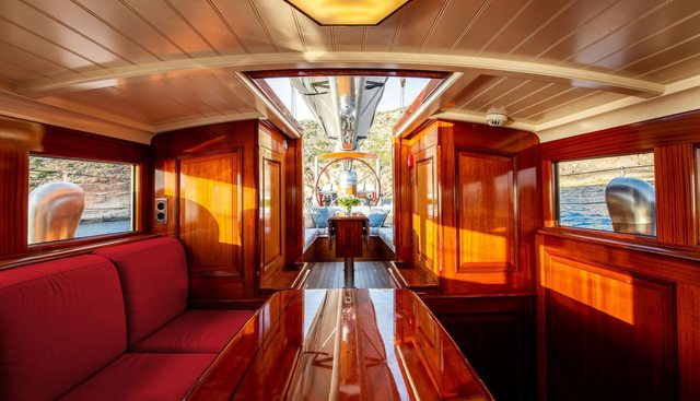 RAINBOW yacht charter 4