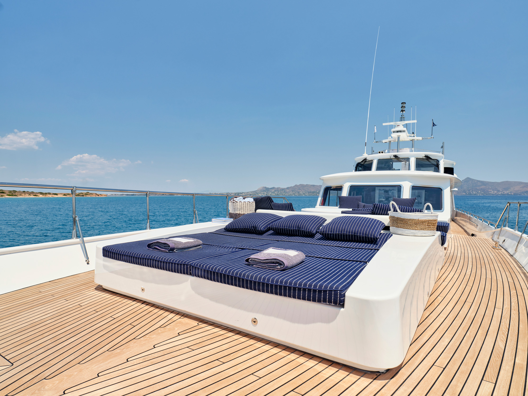 ALAYA yacht charter 4