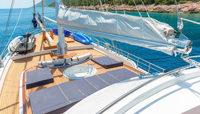 BELLA MARE yacht charter 3