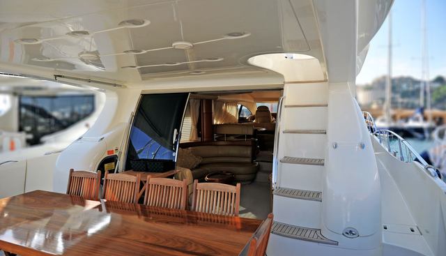 AZUCENA MARE yacht charter 4