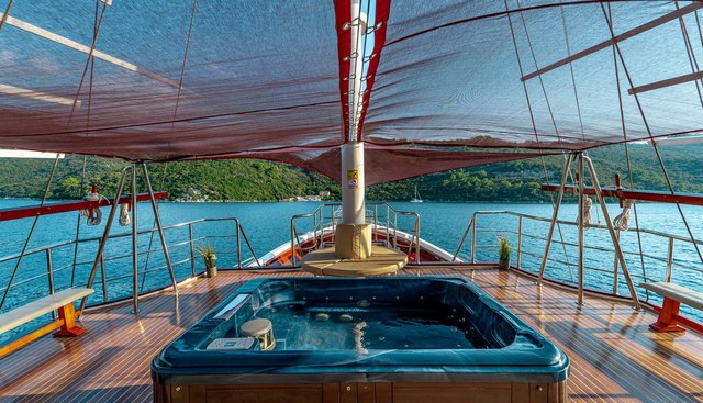 CESARICA yacht charter 3