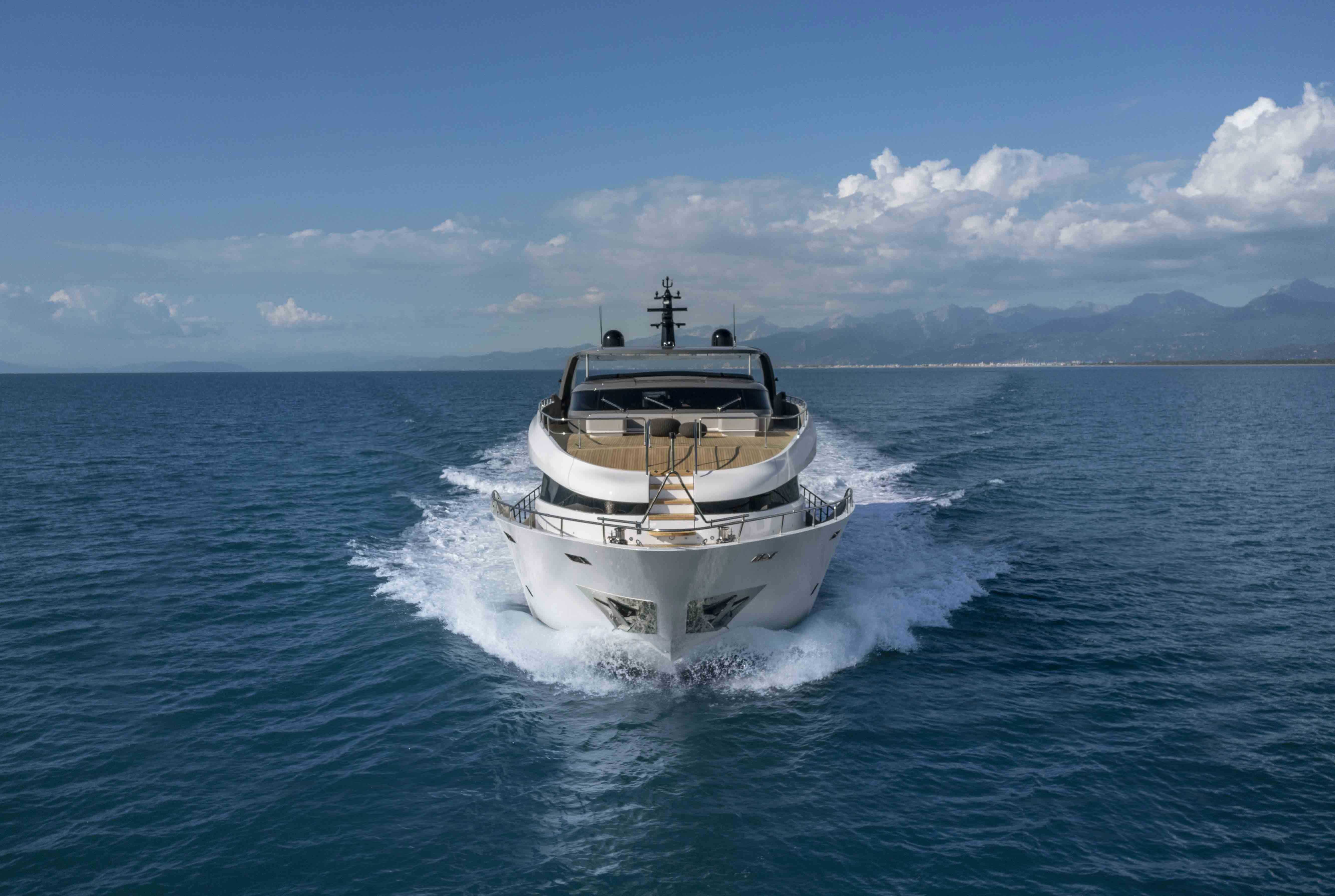 FOUR JOYS yacht charter 5