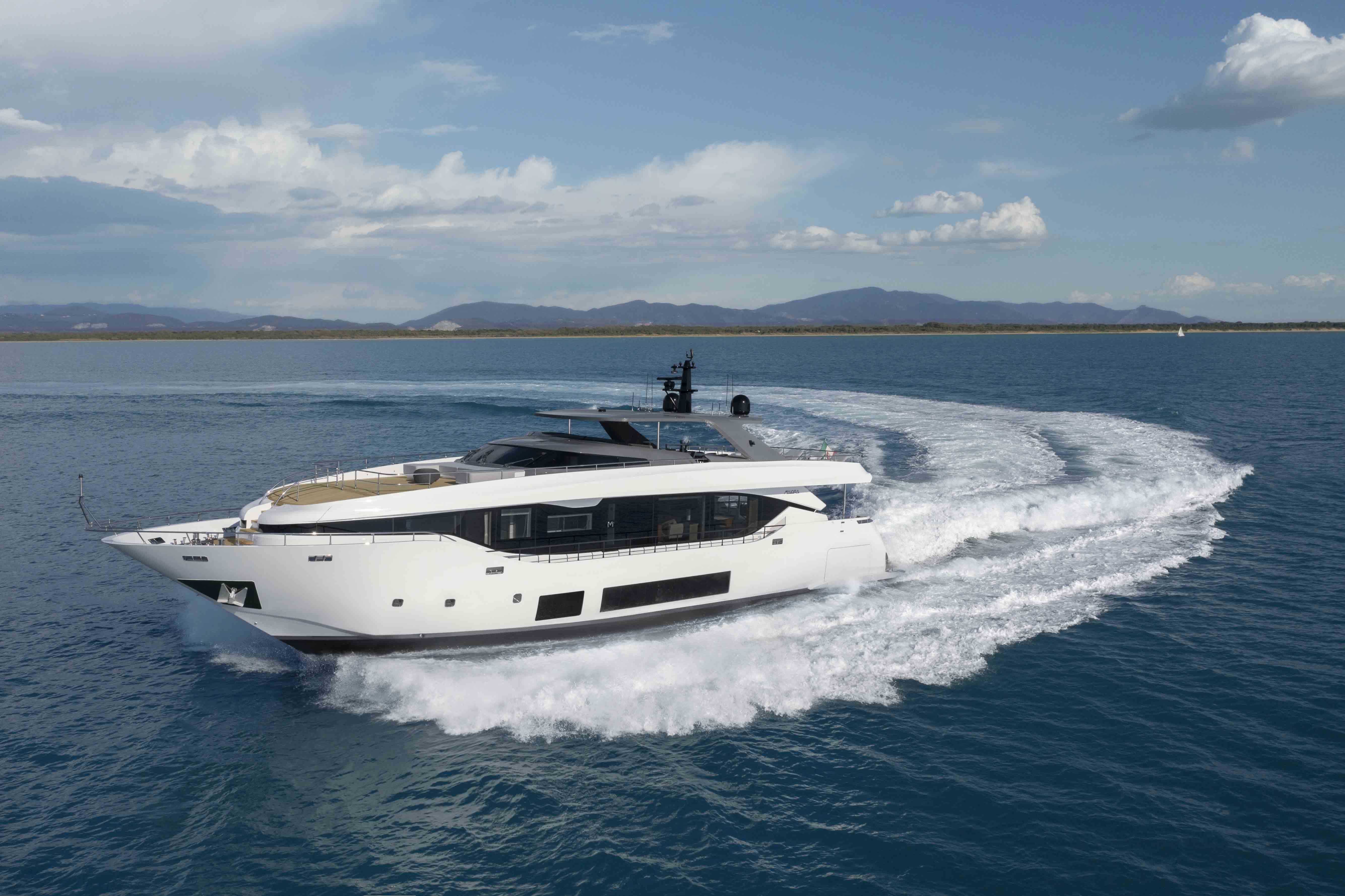 FOUR JOYS yacht charter 2