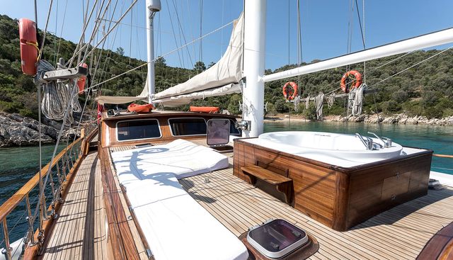 GRACE 1 yacht charter 3