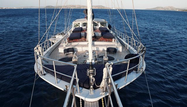 LA MER yacht charter 5