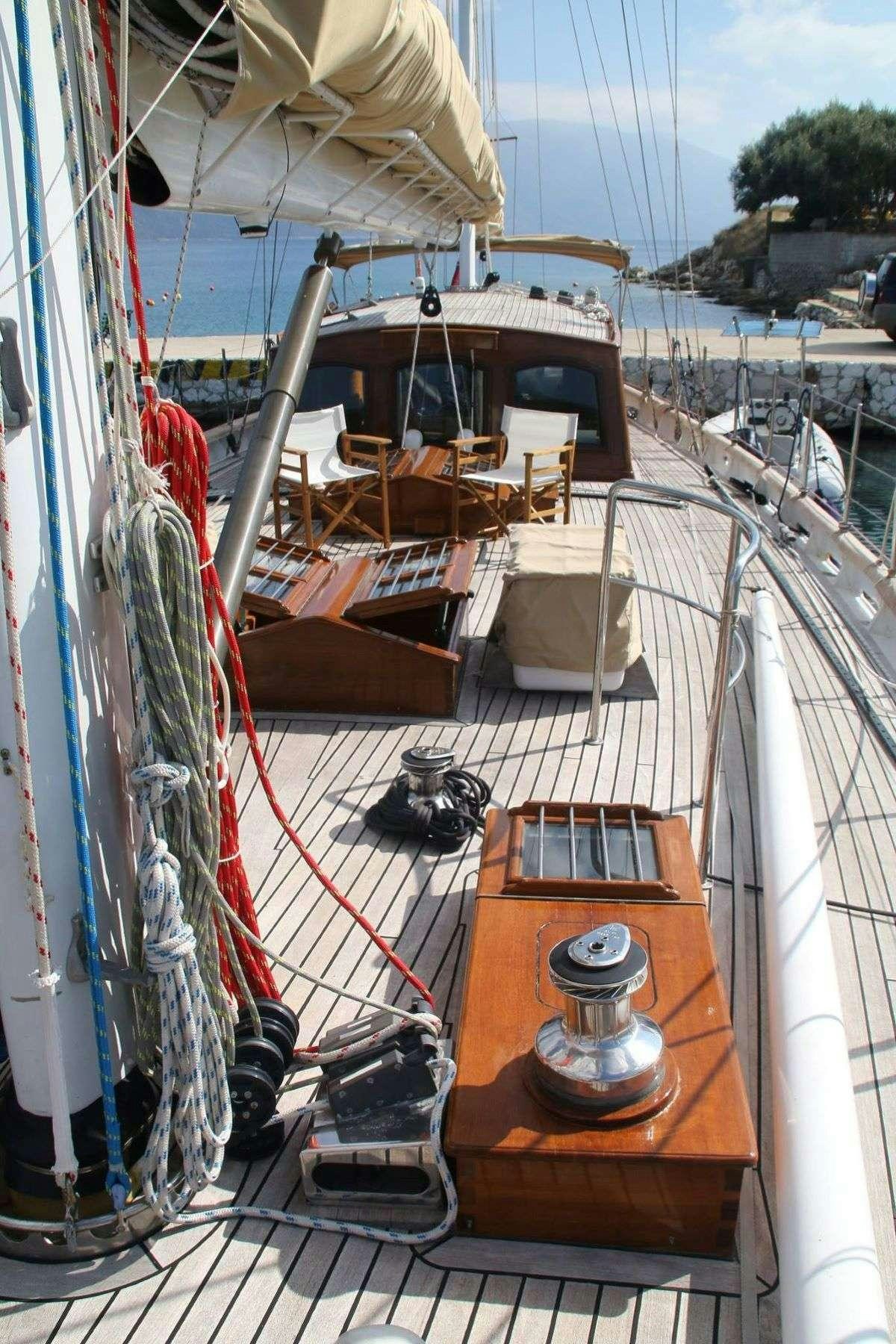 WINDWEAVER OF PENNINGTON yacht charter 4