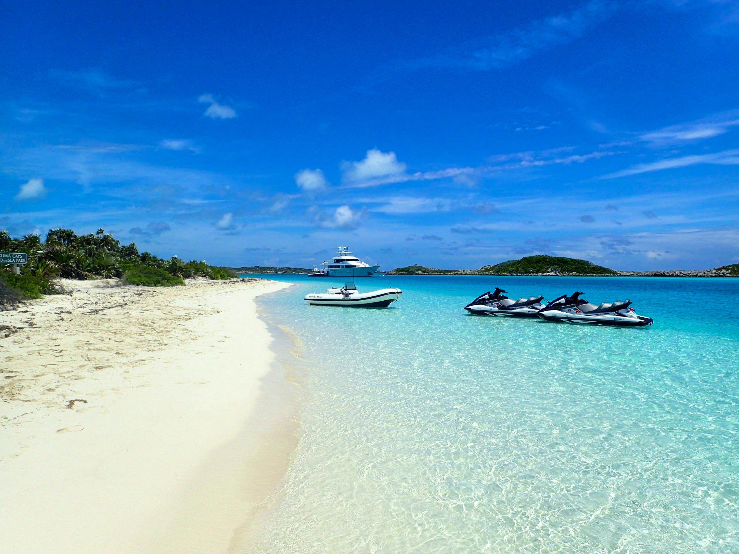 YOLO yacht charter 5