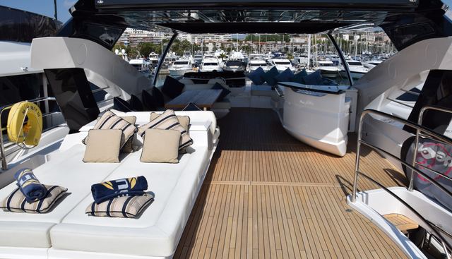 RAY 3 yacht charter 3