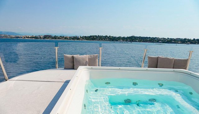 TINY WAVE yacht charter 3