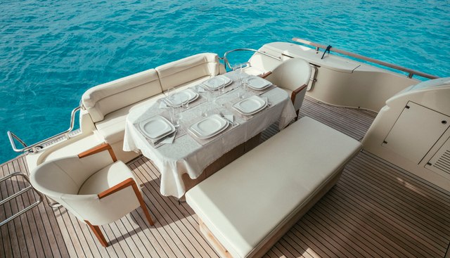 TO ESCAPE yacht charter 4