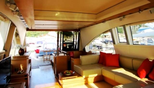 JR yacht charter 5