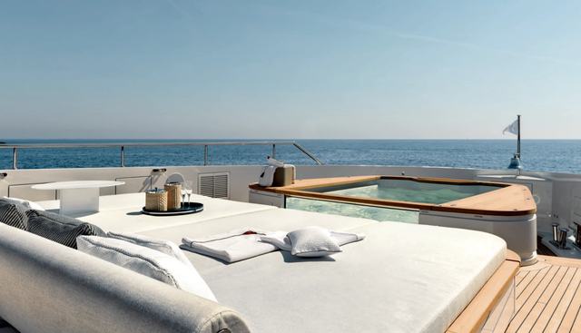 ALLURIA yacht charter 3
