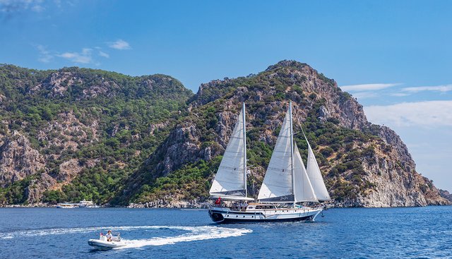 DERYA DENIZ yacht charter 4