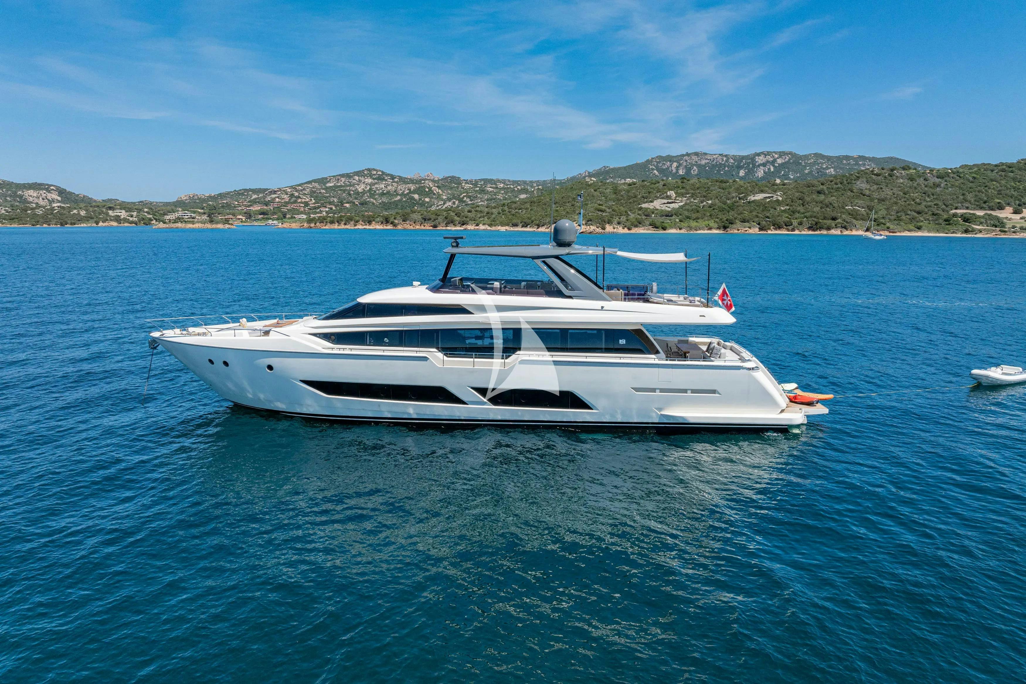 E3 yacht charter 4