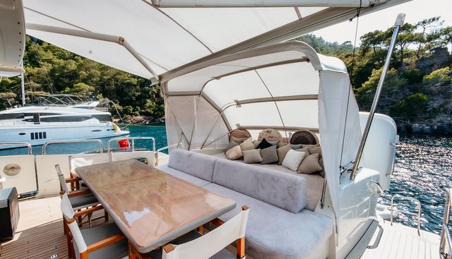 SOMAFIX yacht charter 4
