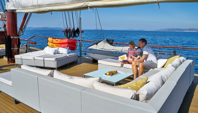 ROMANCA yacht charter 3