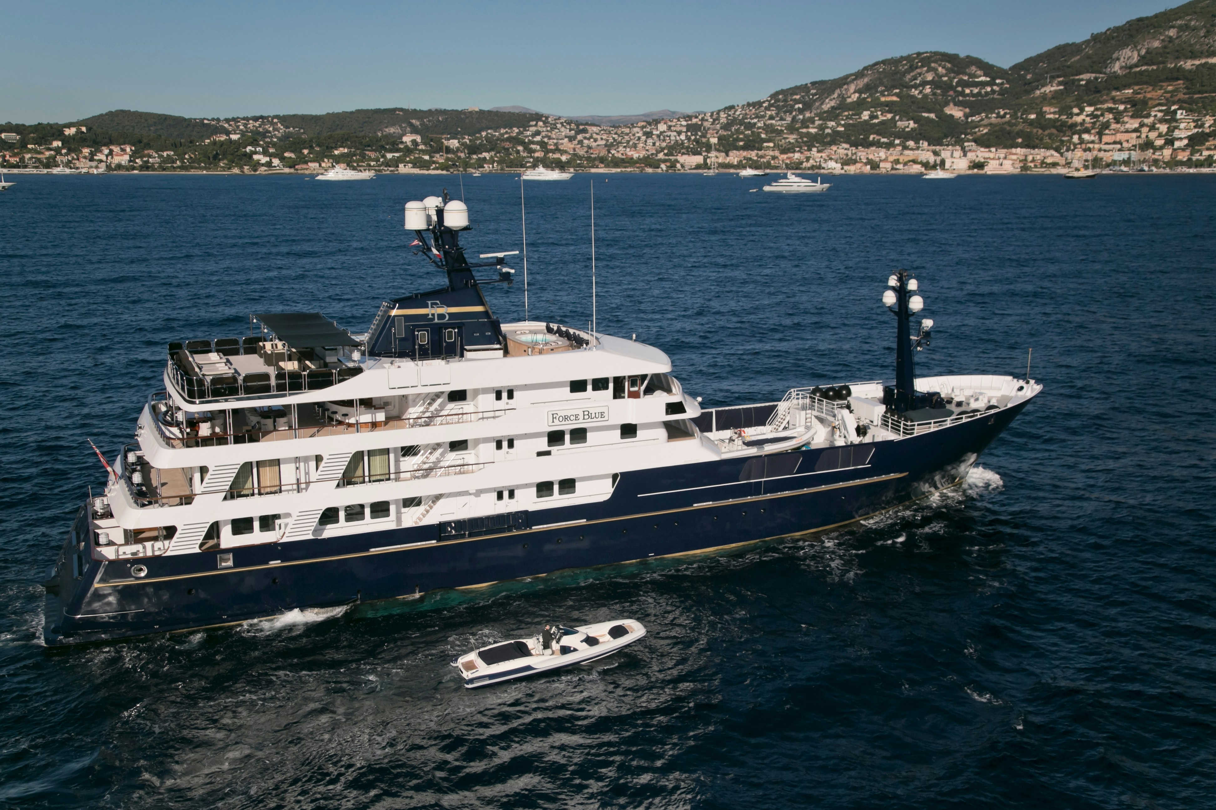 FORCE BLUE yacht charter 4