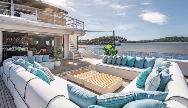 OCULUS yacht charter 4