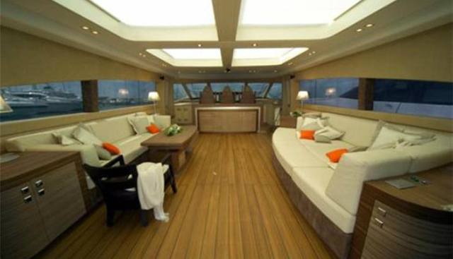 EL DISPARO yacht charter 5