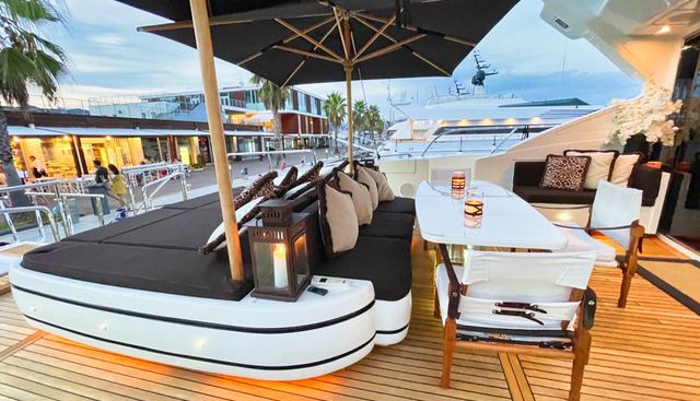 MANU yacht charter 4