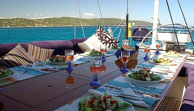DARK STAR OF LONDON yacht charter 5