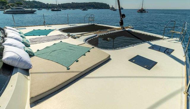 ALKIMIA yacht charter 3