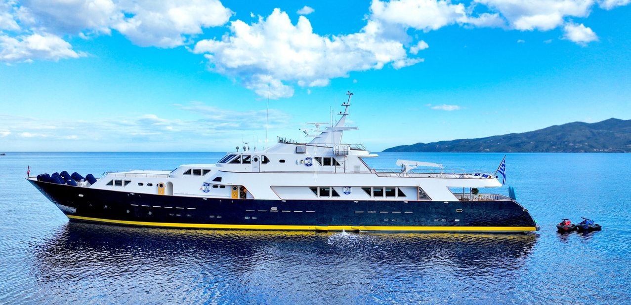 SOMETHING COOL YACHT CHARTER yacht charter