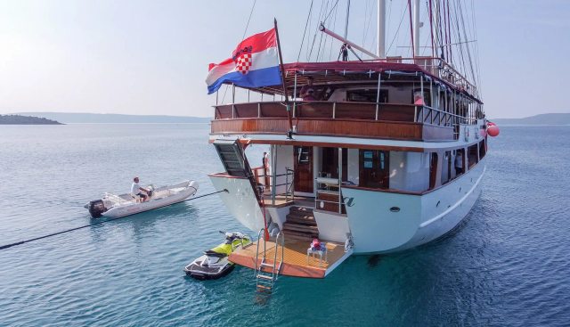 AMORENA yacht charter 5