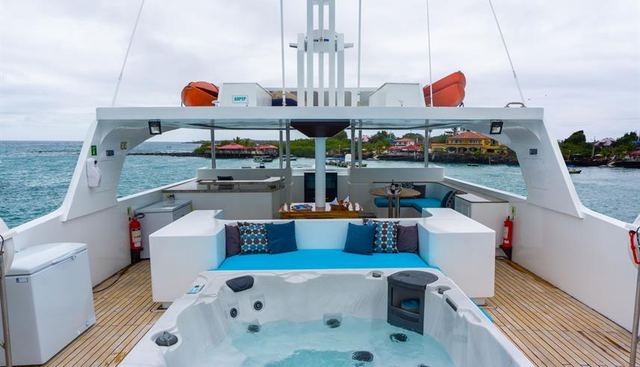 GRAND DAPHNE yacht charter 2