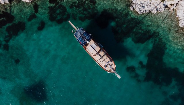 CAPRICORN 1 yacht charter 3